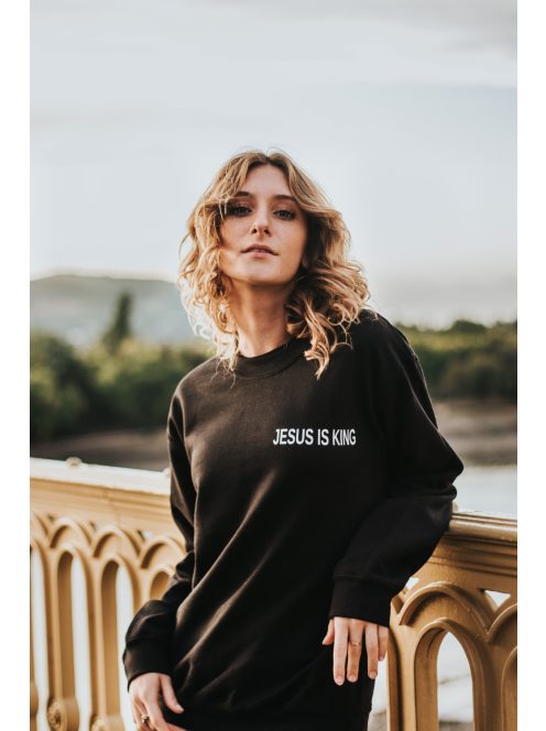 JESUS IS KING zwart unisex trui